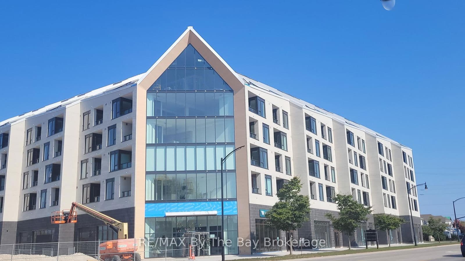 31 Huron Street, Unit 502