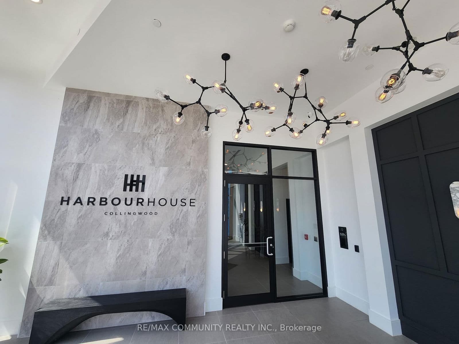 31 Huron Street, Unit 309