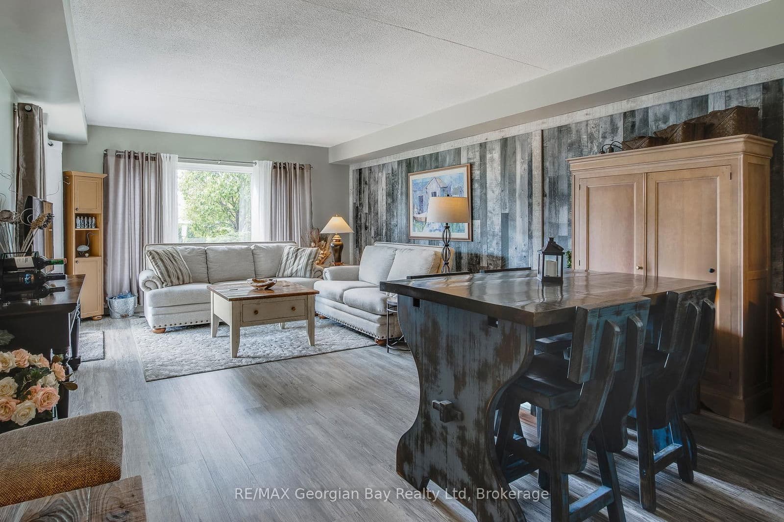 #102 - 11 Beck Boulevard