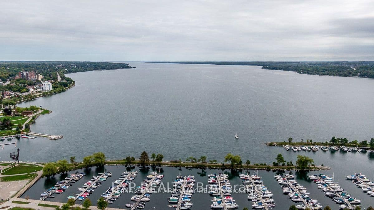 #604 - 6 Toronto Street