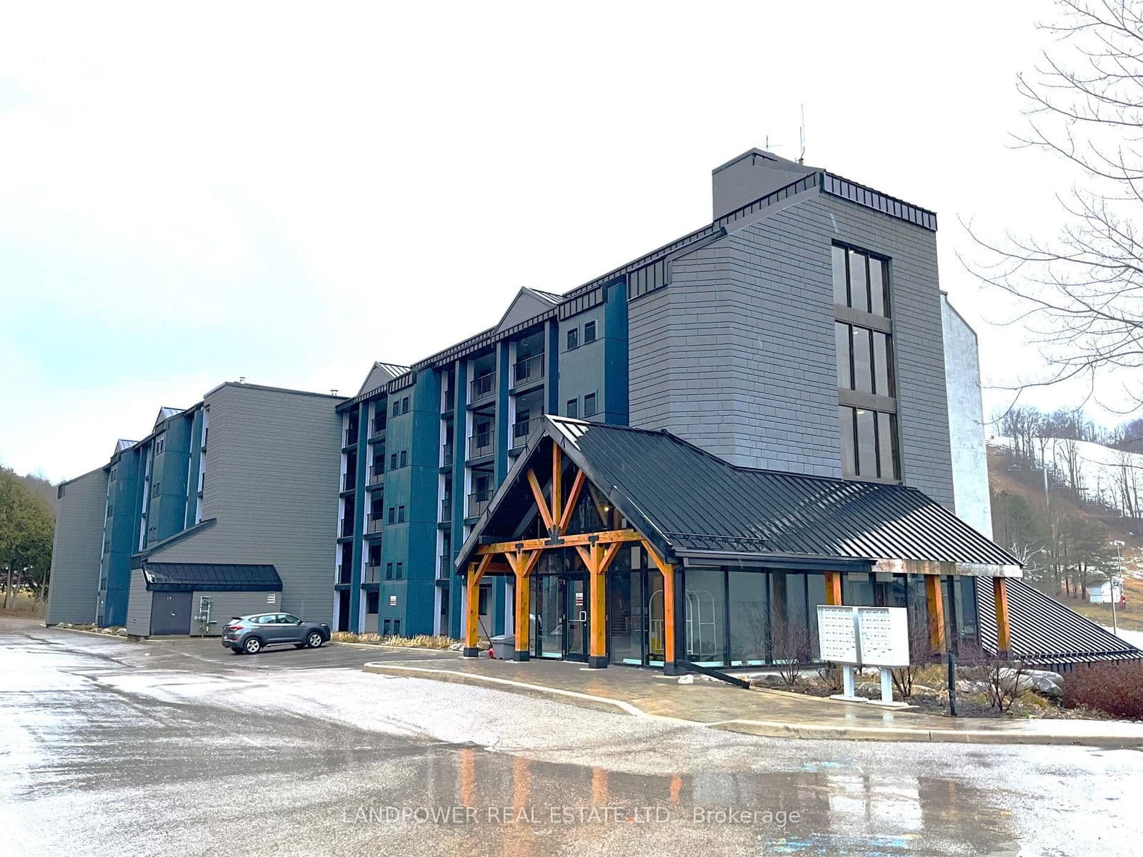 #101 - 80 Horseshoe Boulevard