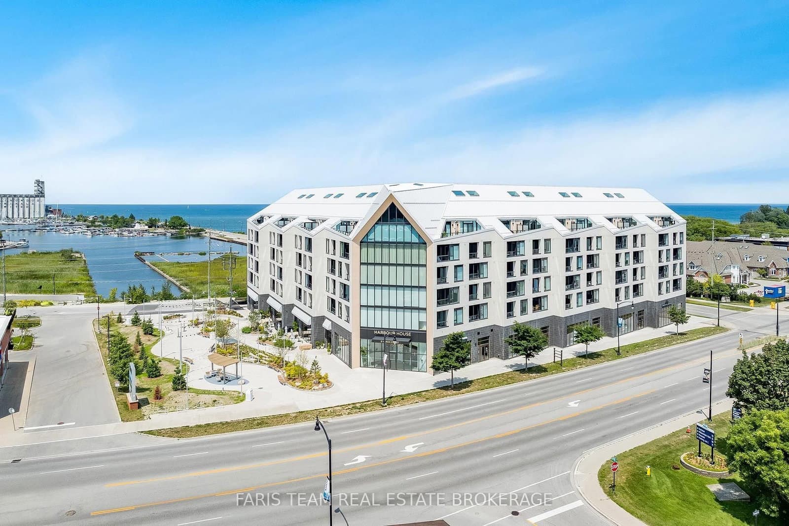 31 Huron Street, Unit 413