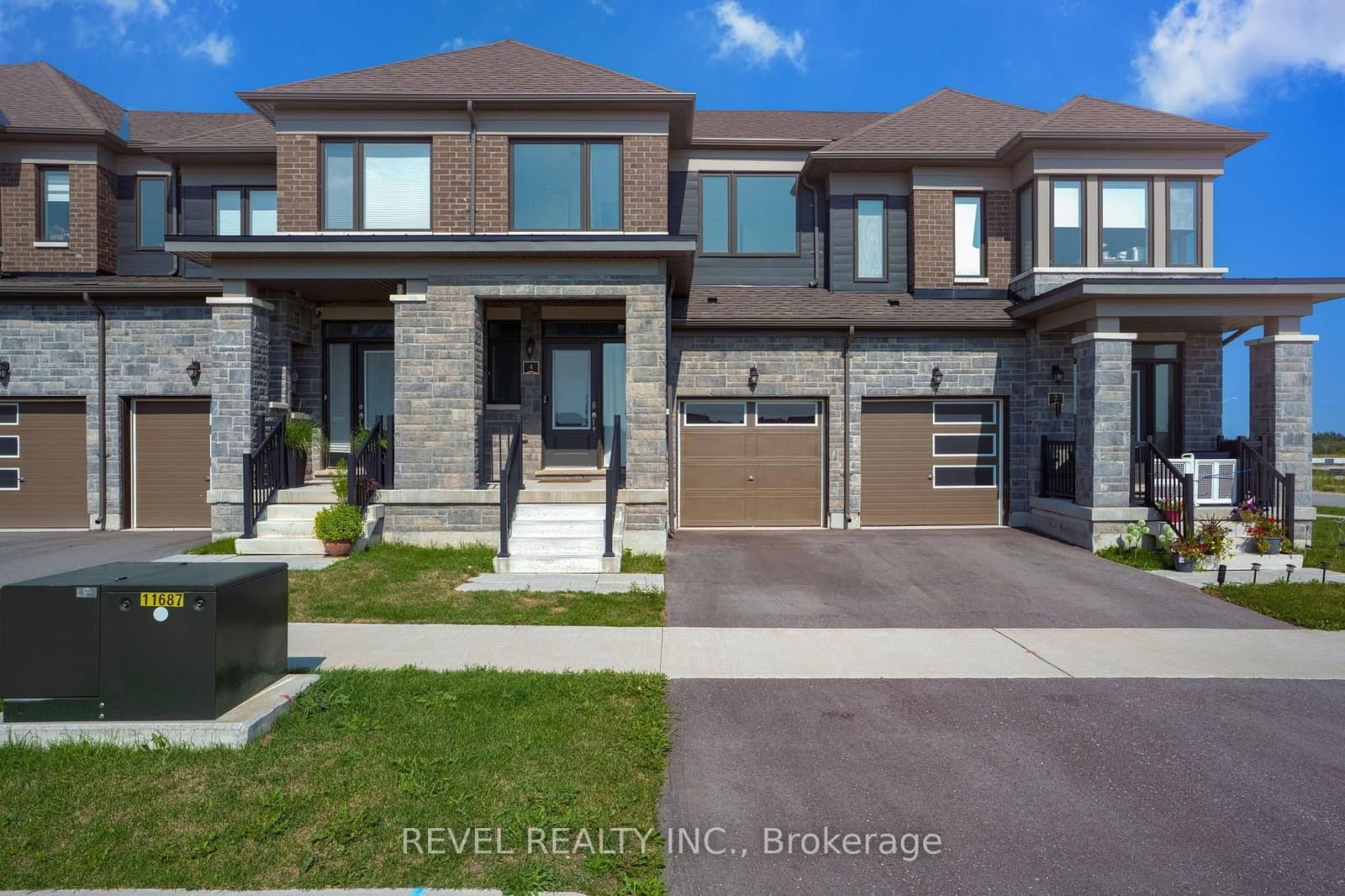 4 ROCHESTER Drive
