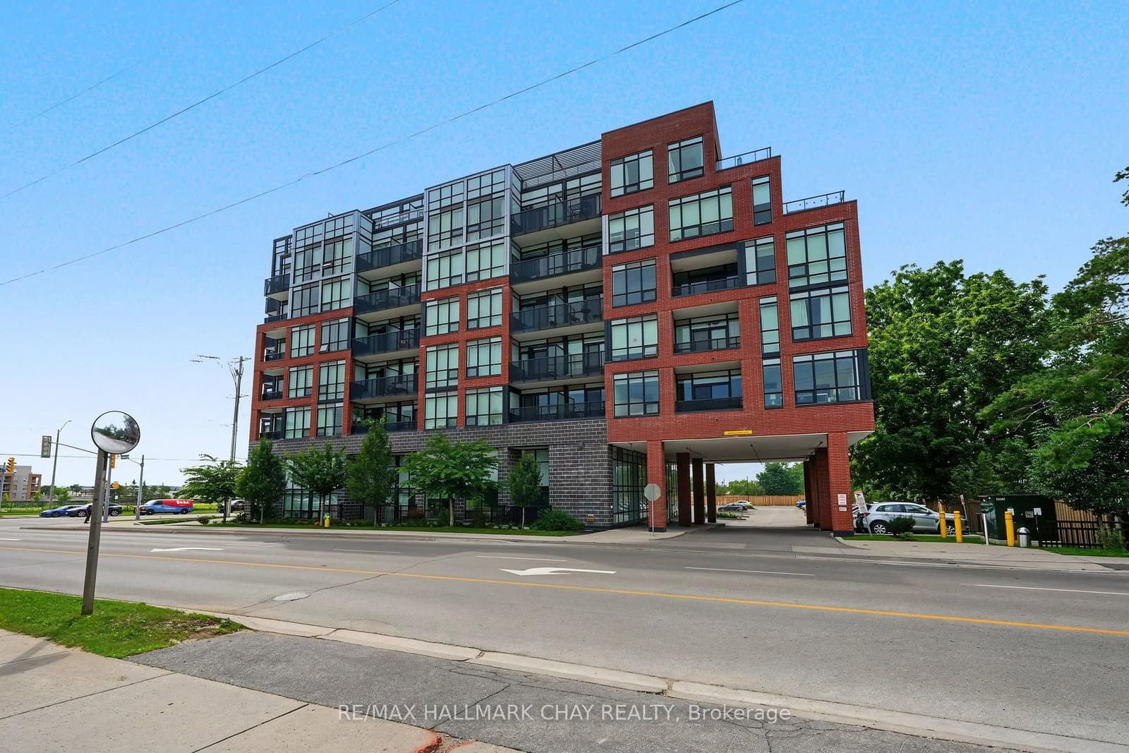 #418 - 681 Yonge Street