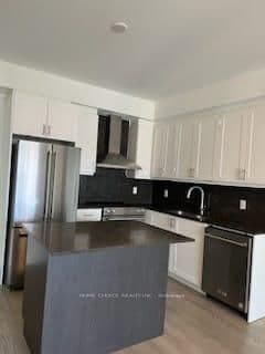 58 Lakeside Terrace W, Unit 1001