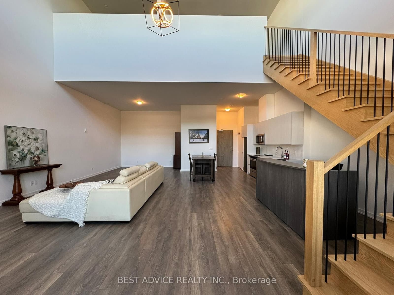 21 Matchedash Street S, Unit 102