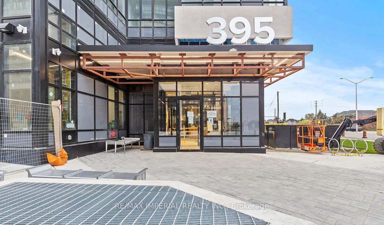 395 Dundas Street W, Unit 523