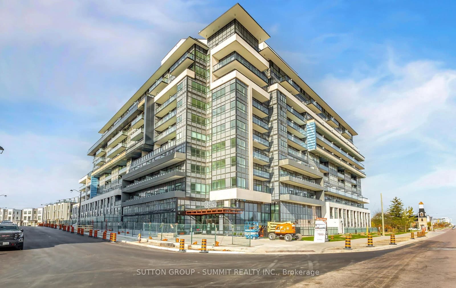 395 Dundas Street W, Unit 514