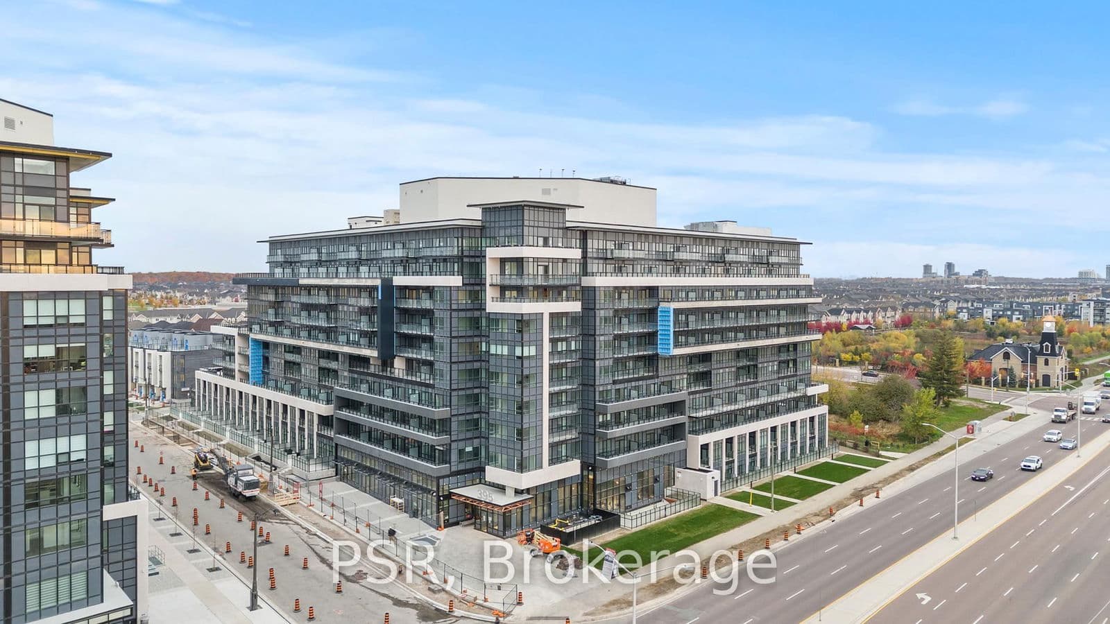 395 Dundas Street W, Unit 430