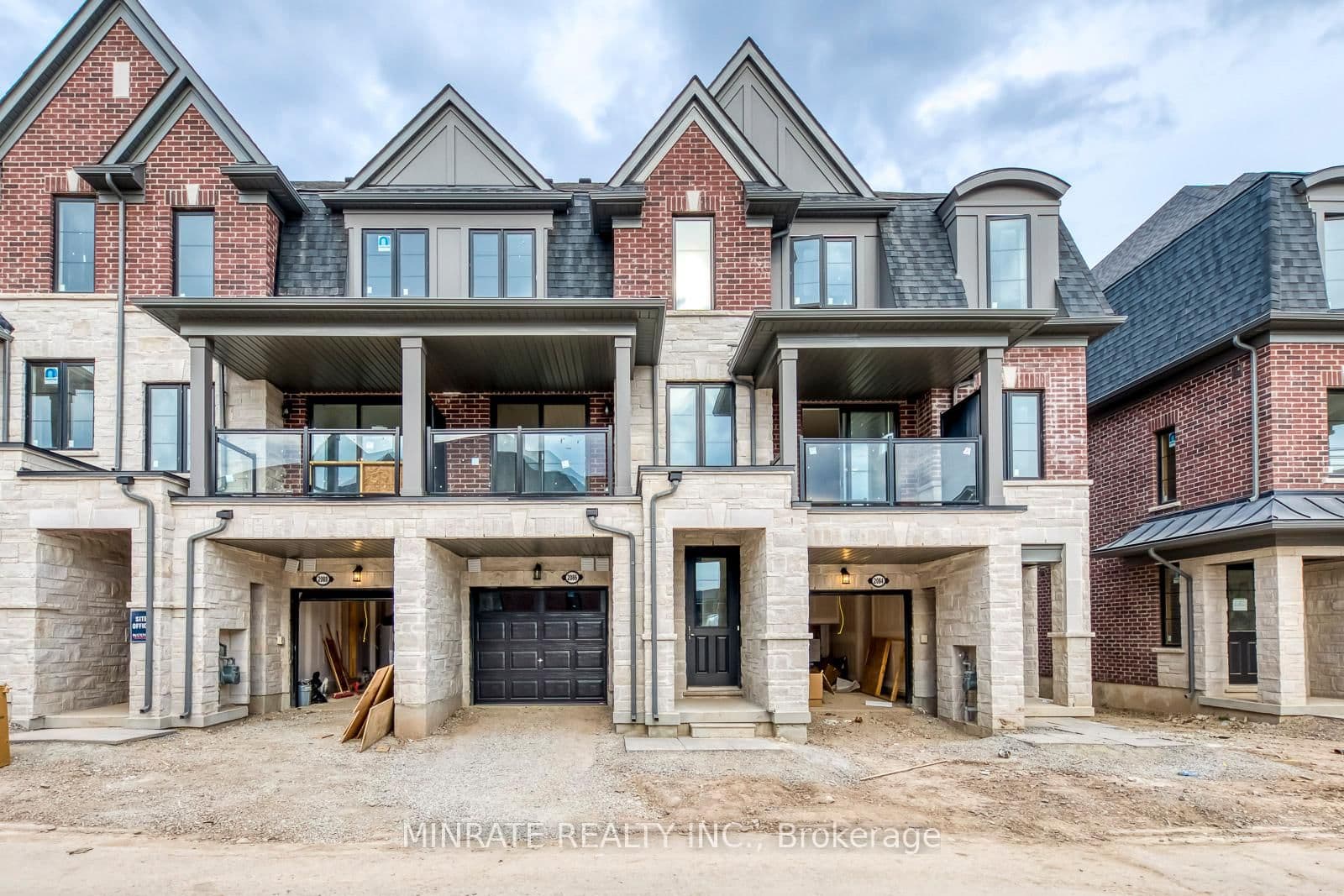 2086 Fairmont Common