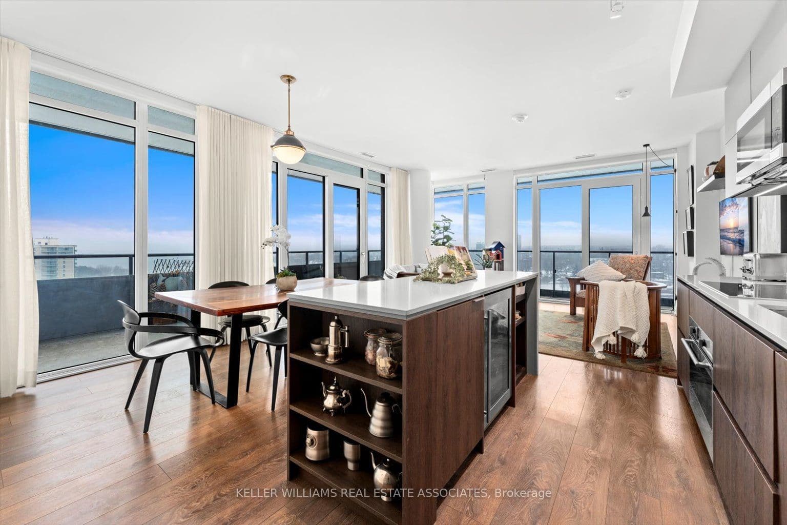 21 Park Street E, Unit 1503