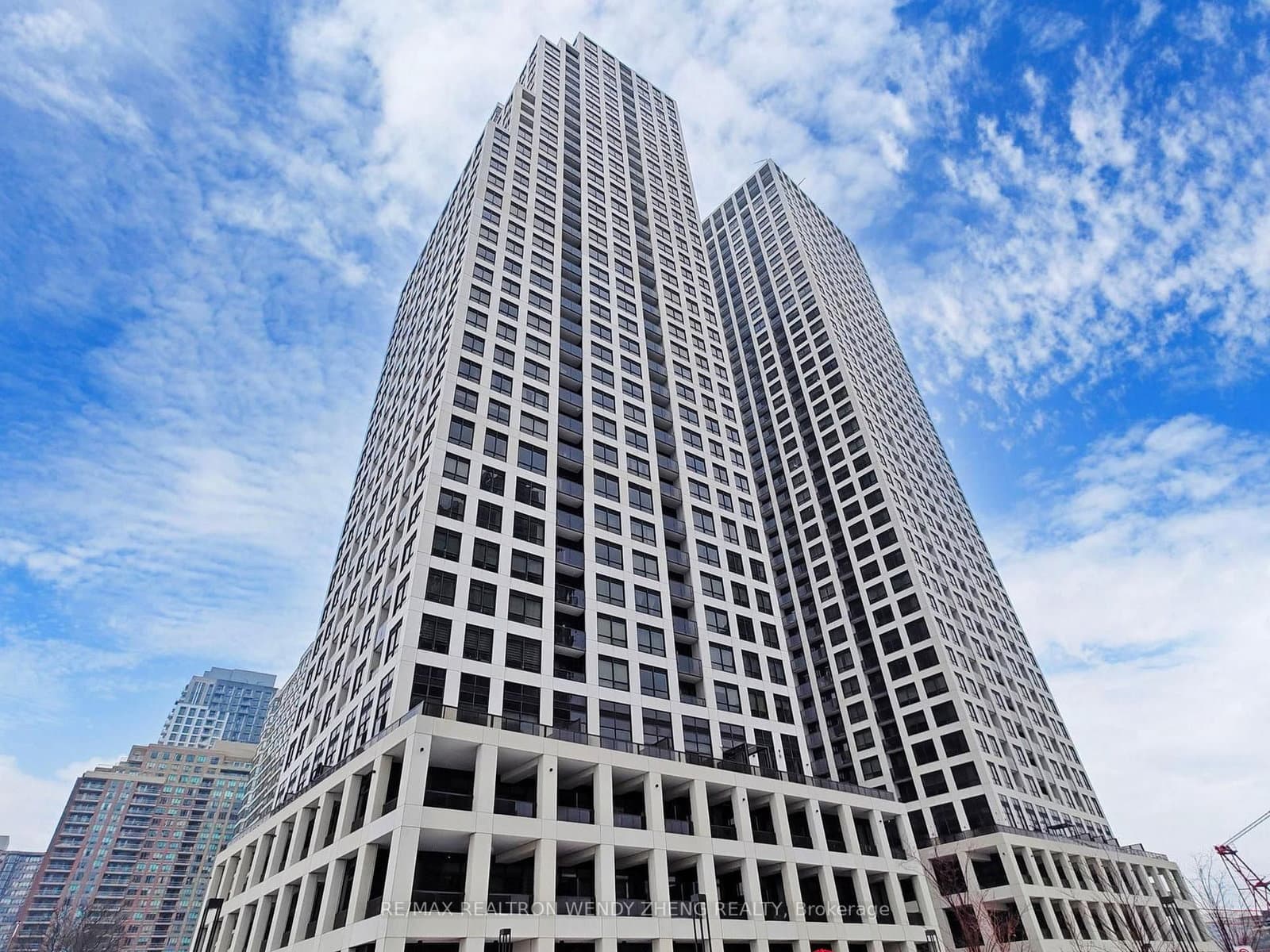 36 Elm Drive W, Unit 1801