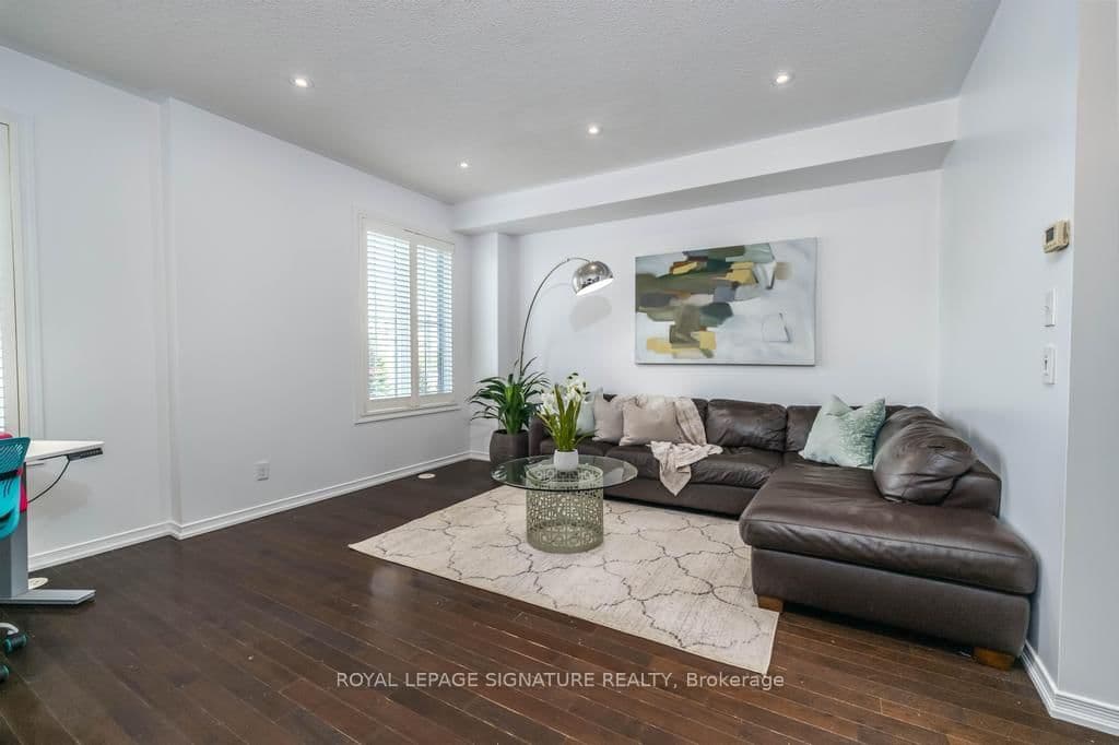 114 Cedar Lake Crescent
