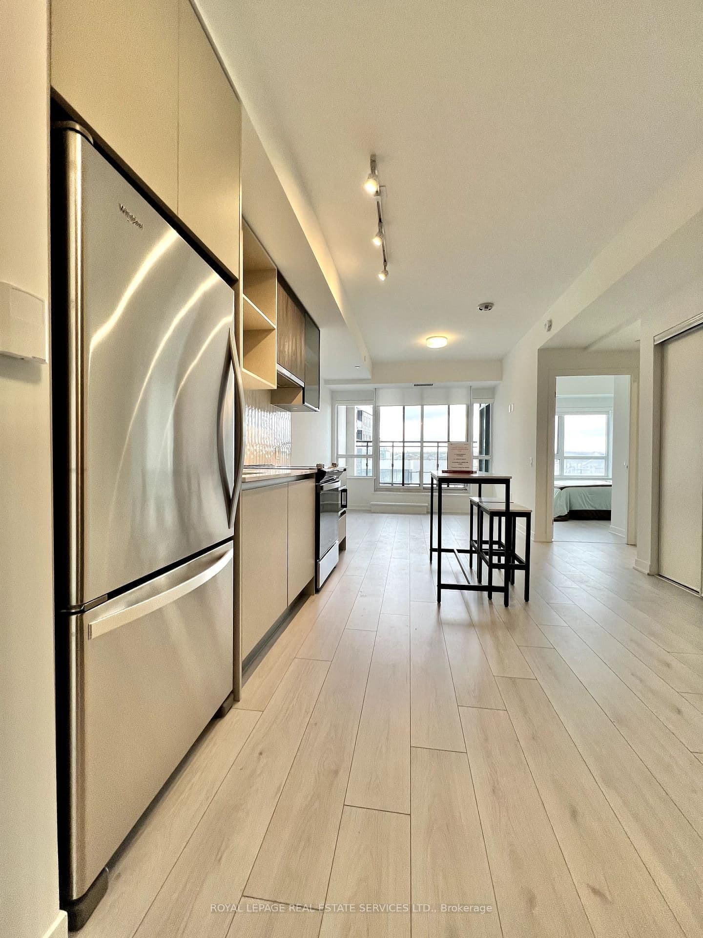 395 DUNDAS Street W, Unit 303