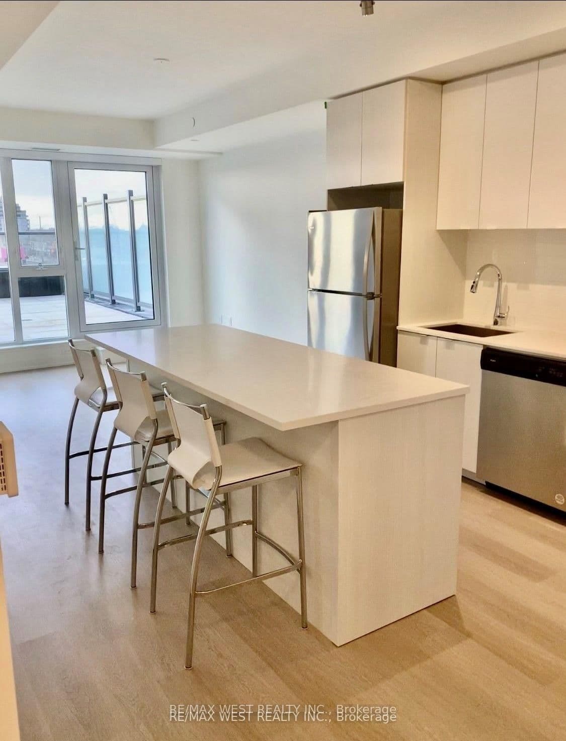 859 The Queensway Boulevard, Unit 305