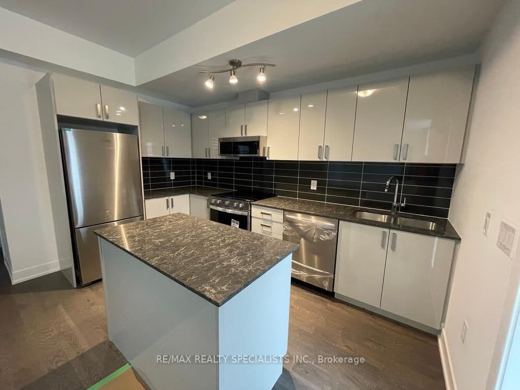 1095 Douglas Mccurdy Comm, Unit 153