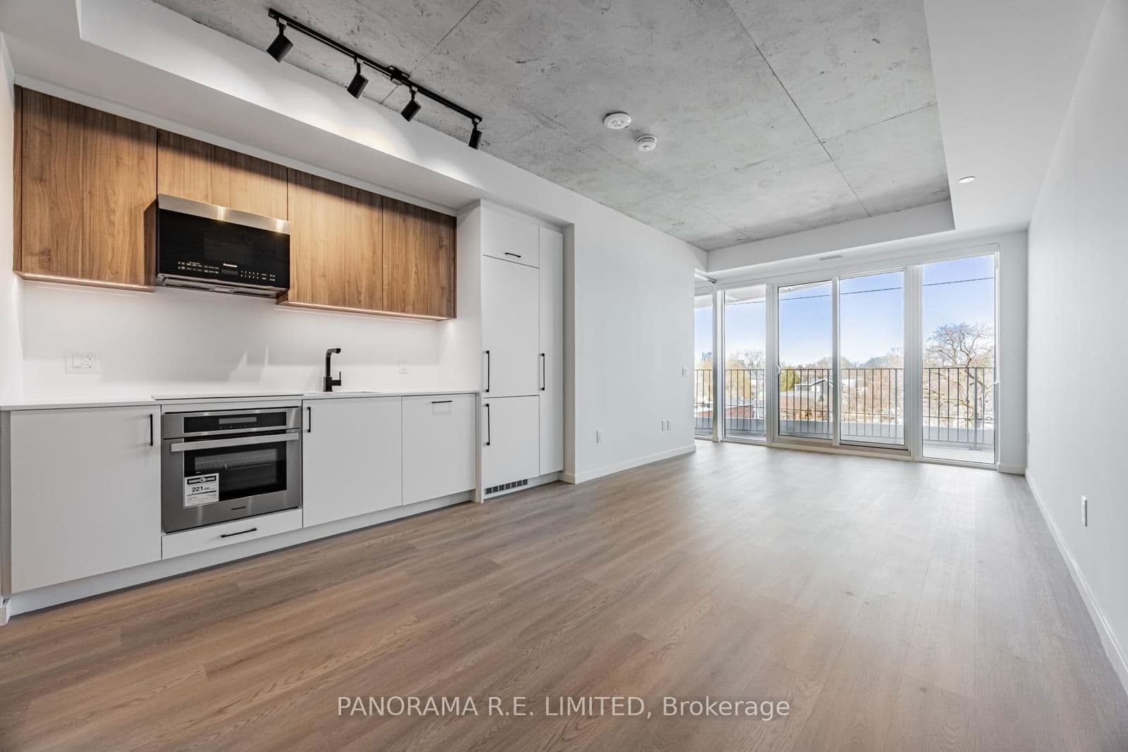 689 The Queensway, Unit 415