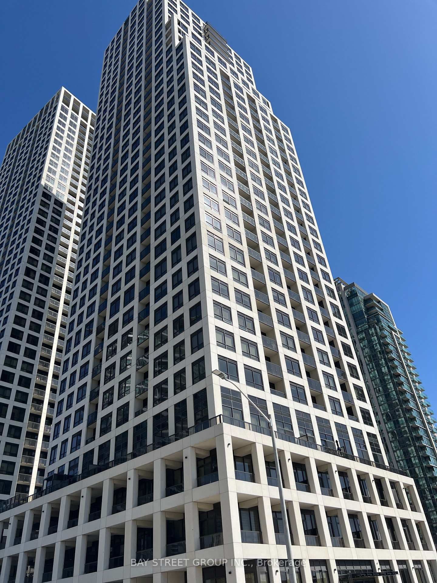 36 Elm Drive W, Unit 3201