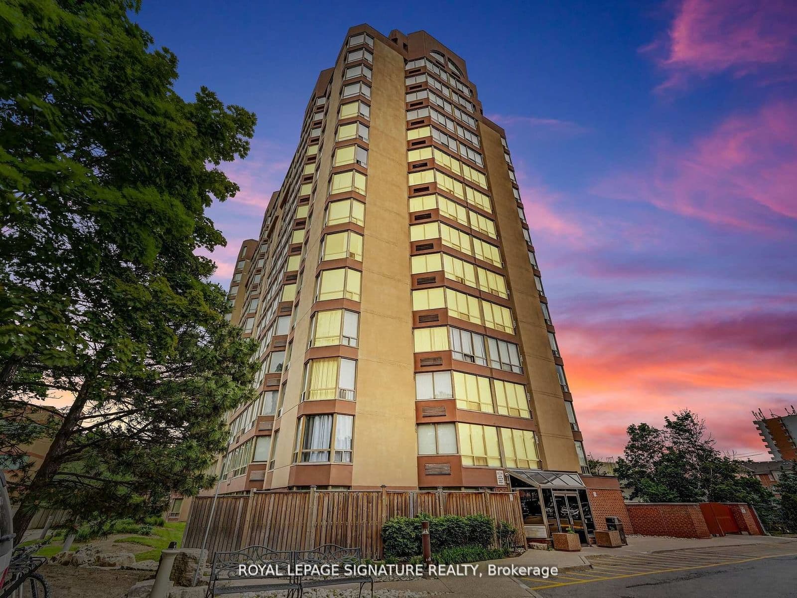 25 Fairview Road W, Unit 703