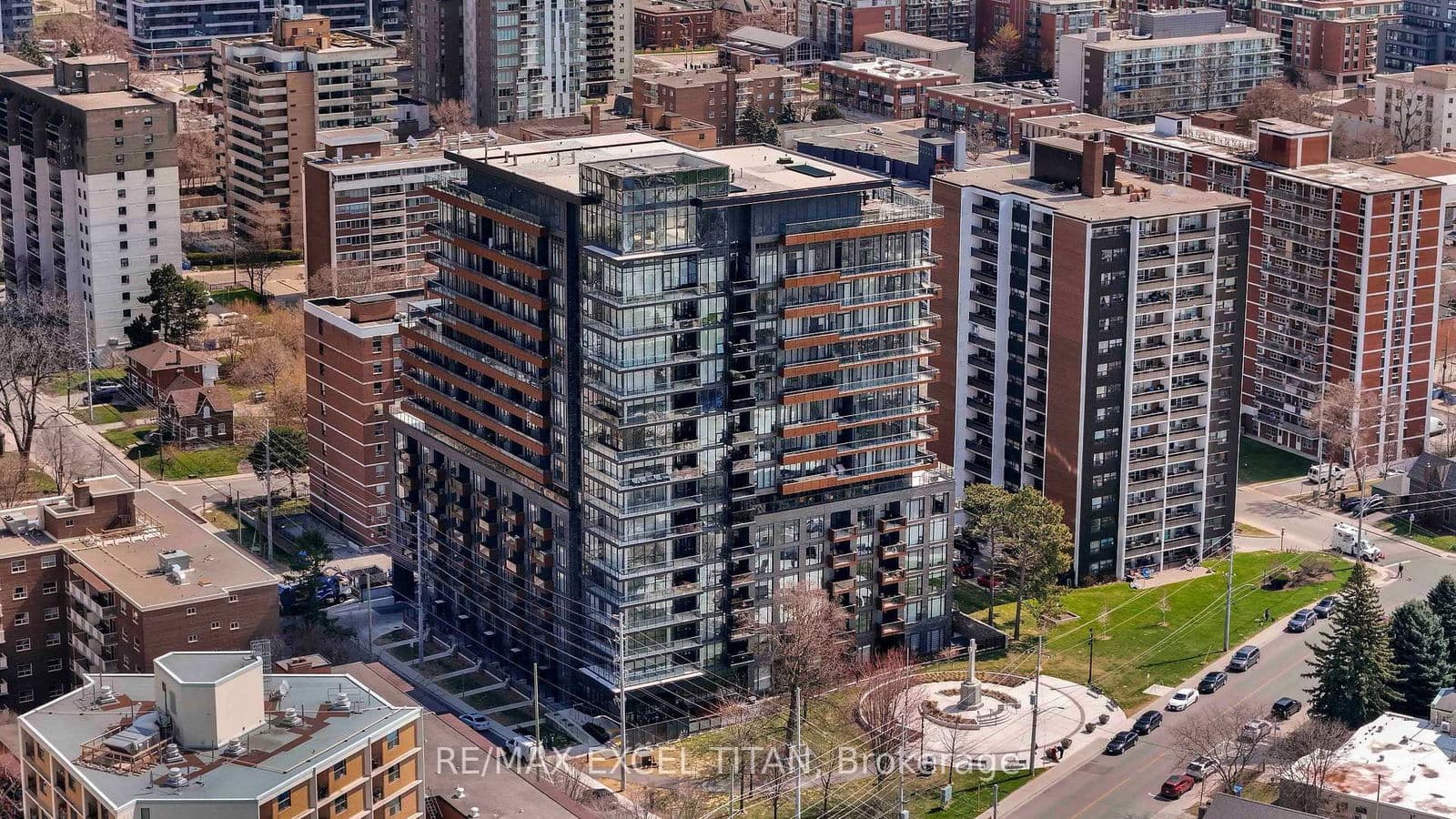 21 Park Street E, Unit 1705