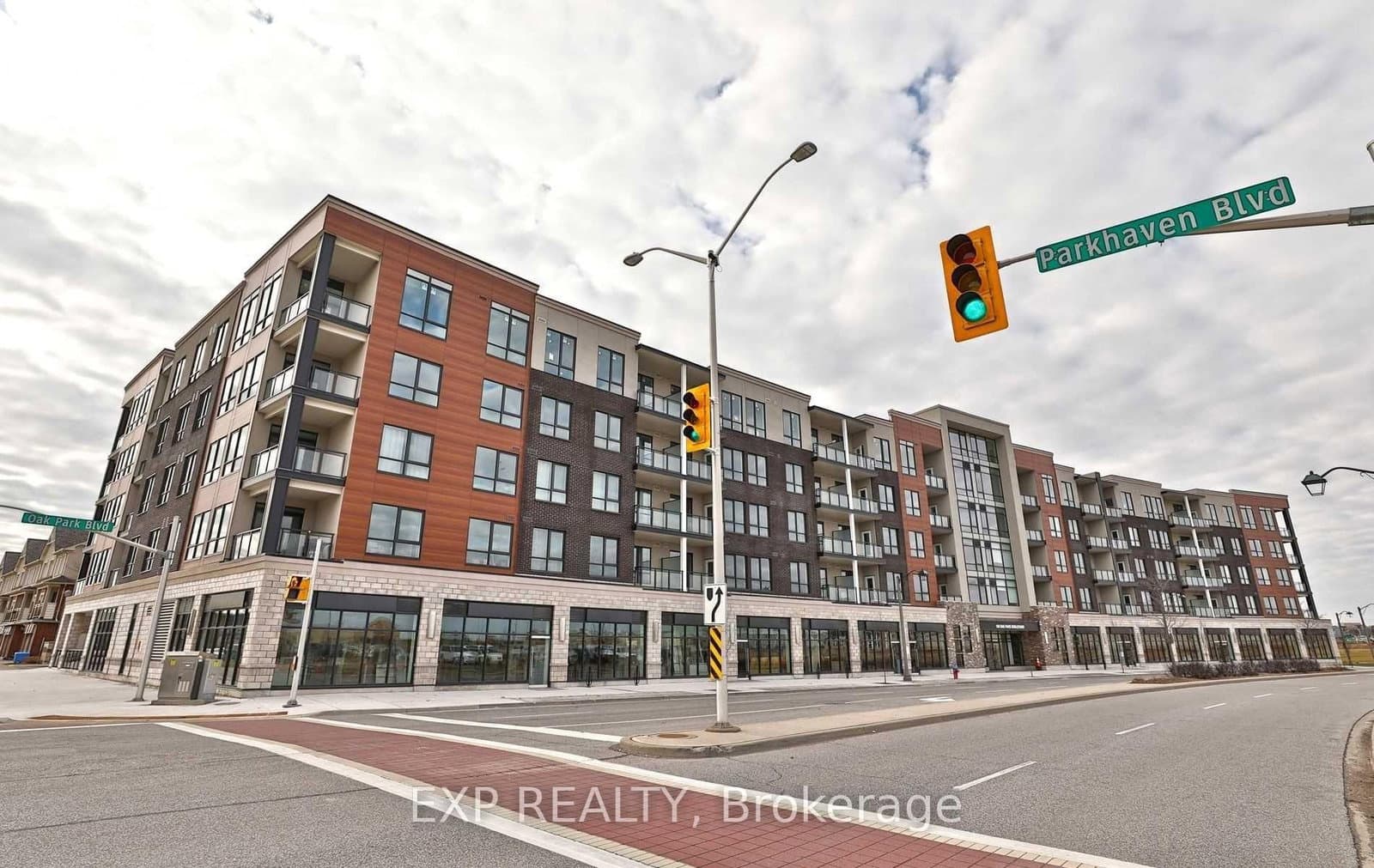 150 Oak Park Boulevard, Unit 302