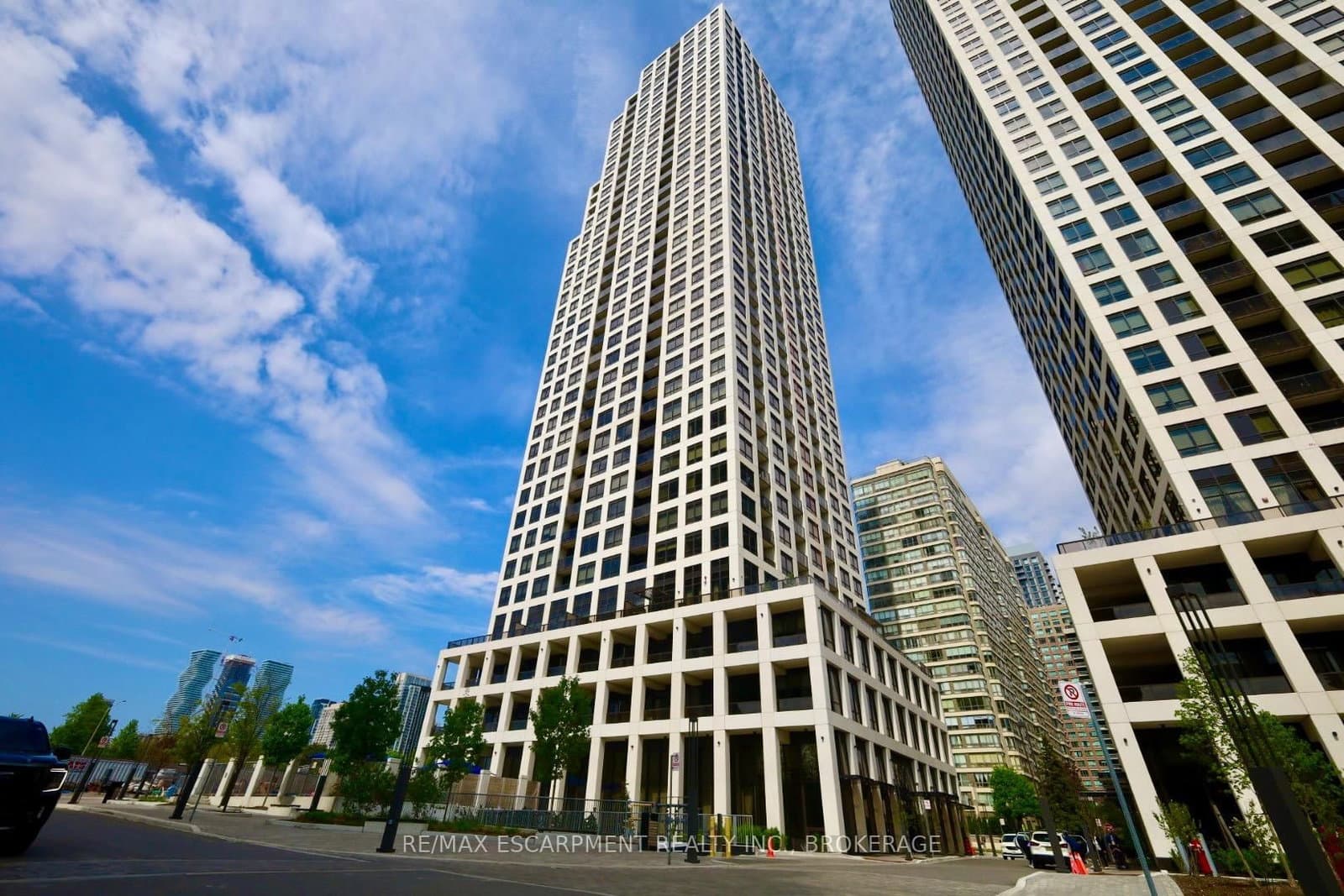 36 Elm Drive W, Unit 2203