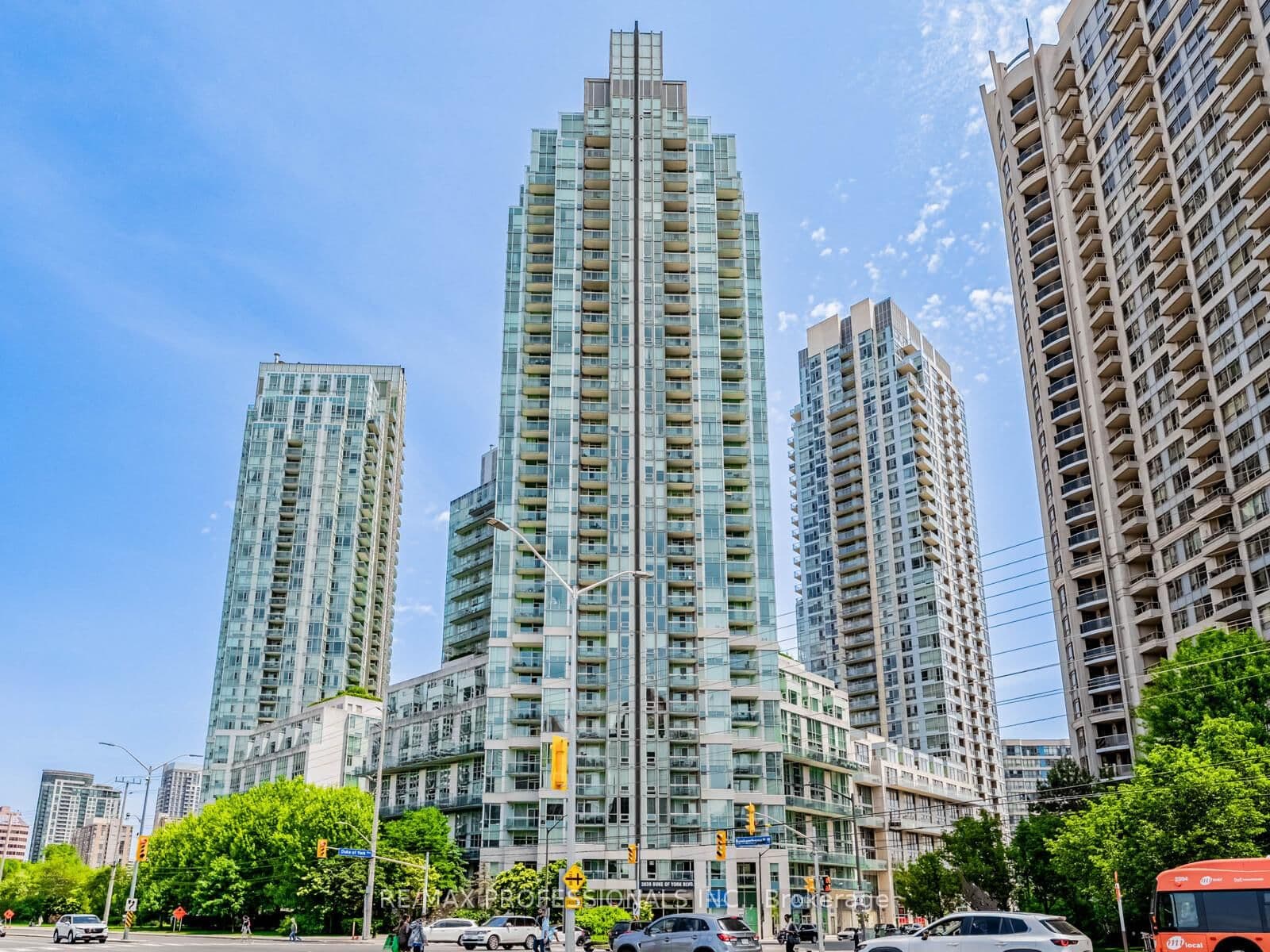 3939 Duke of York Boulevard, Unit 2002