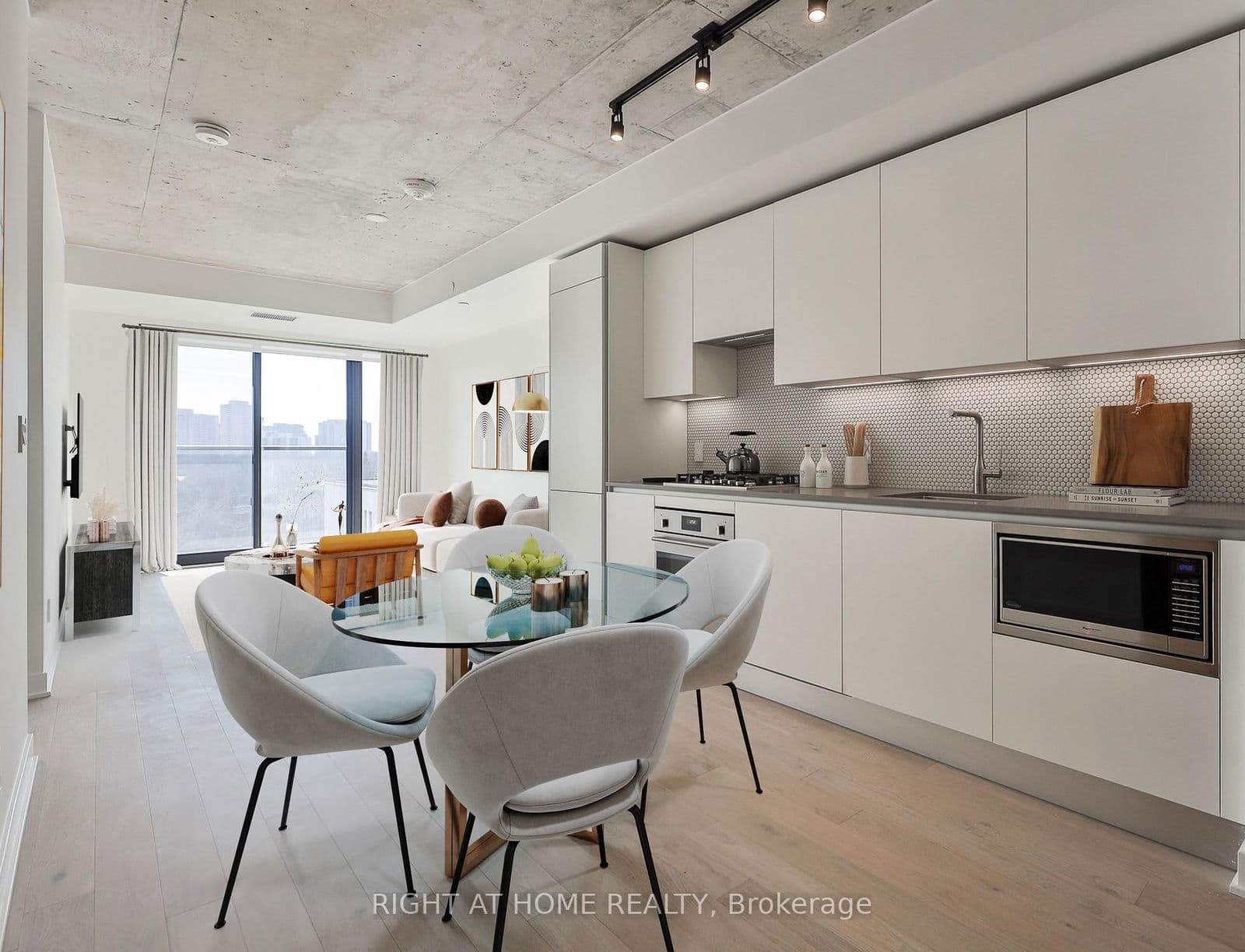 2720 Dundas Street W, Unit 501