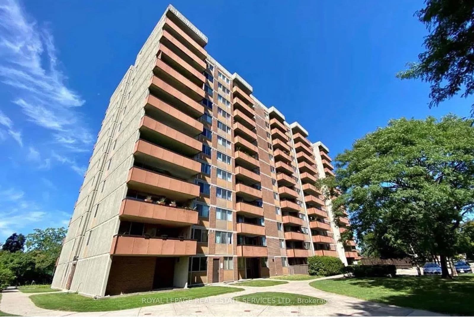 165 La Rose Avenue, Unit 401