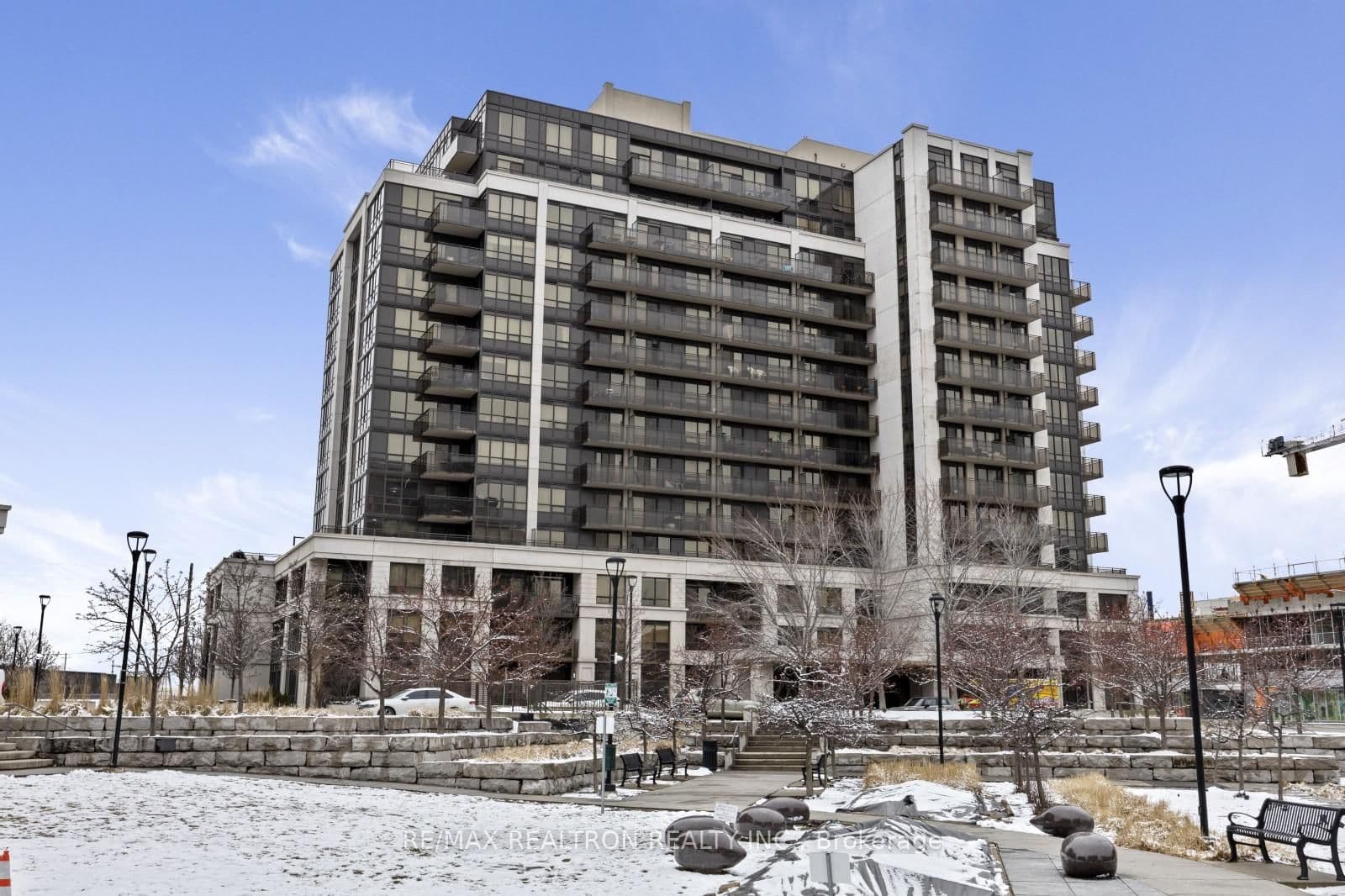 55 De Boers Drive, Unit 812