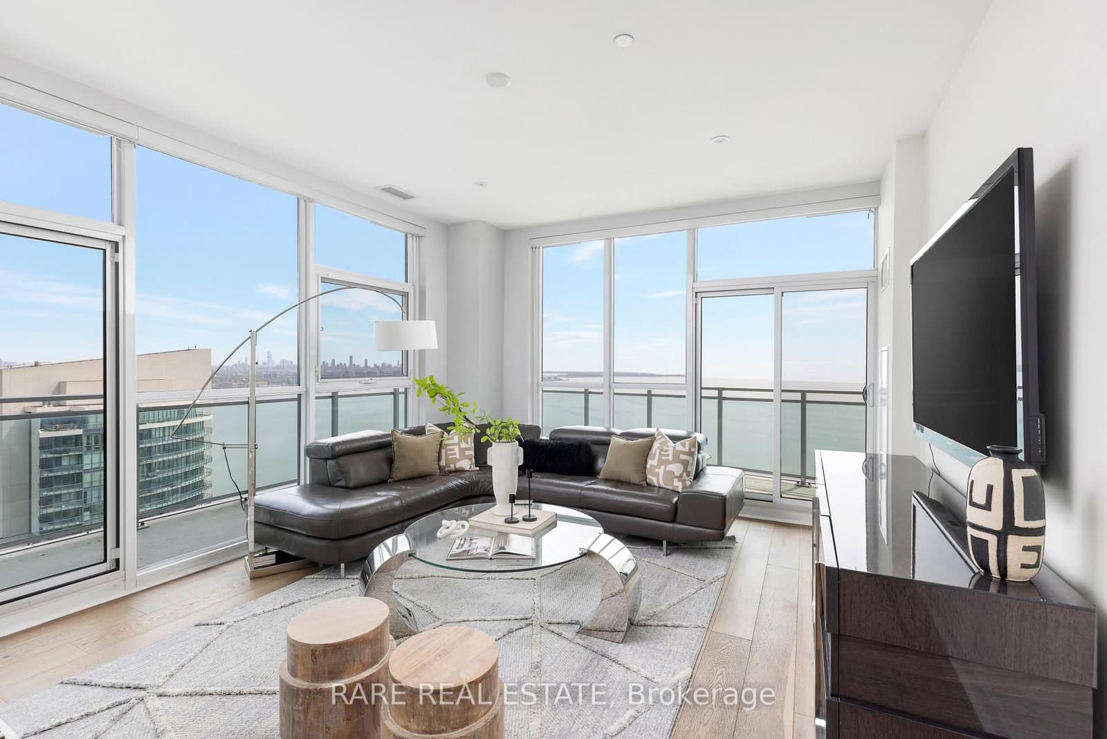 33 Shore Breeze Drive, Unit UPH4103