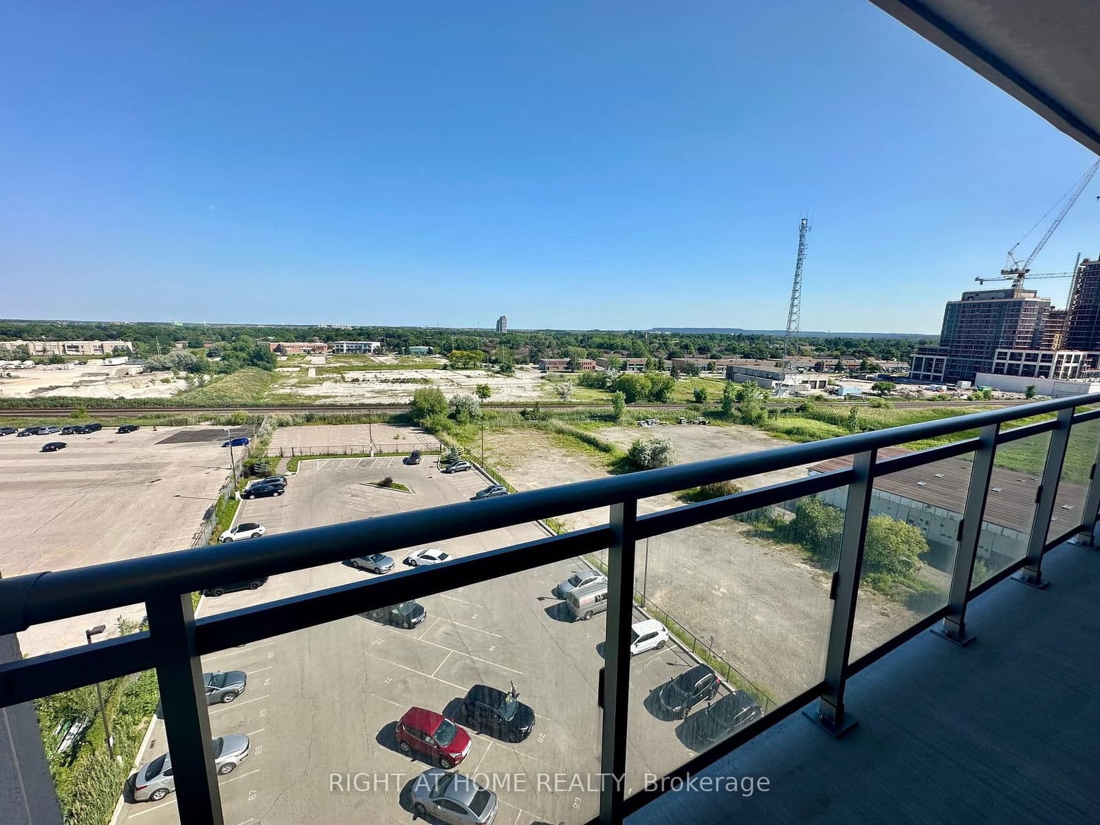 716 Main Street E, Unit 906