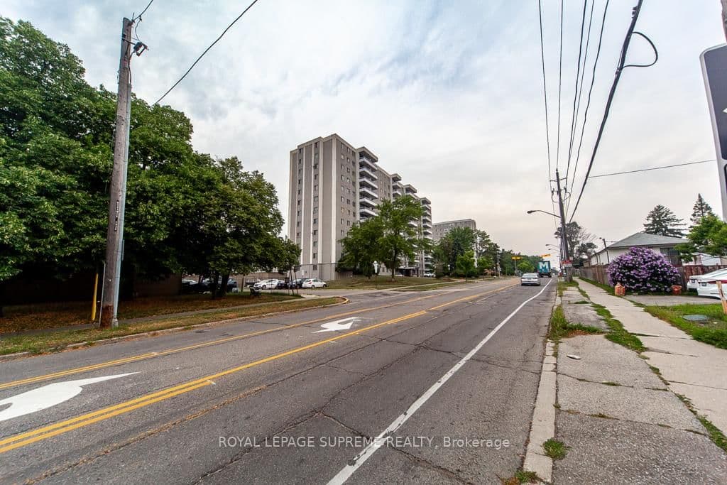 #908 - 940 Caledonia Road