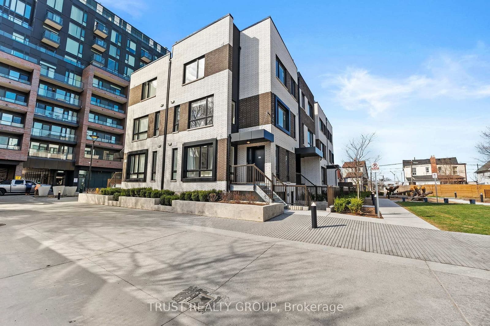 10 Ed Clark Gardens, Unit TH16