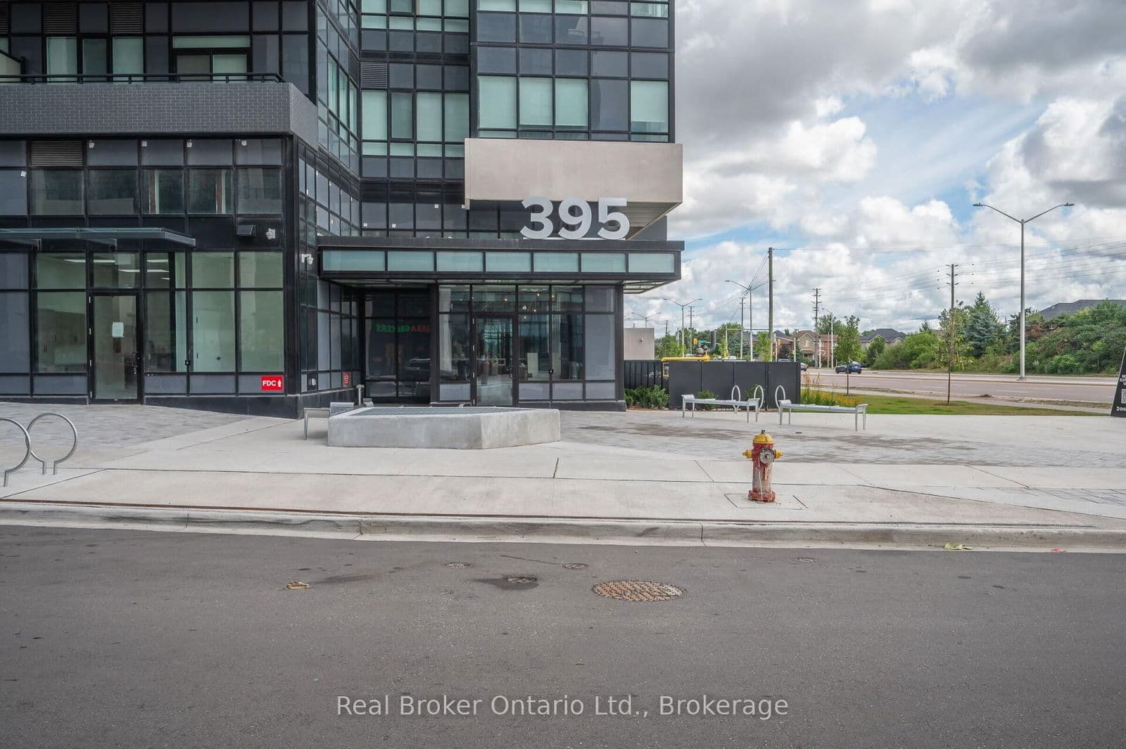 395 Dundas Street W, Unit 718