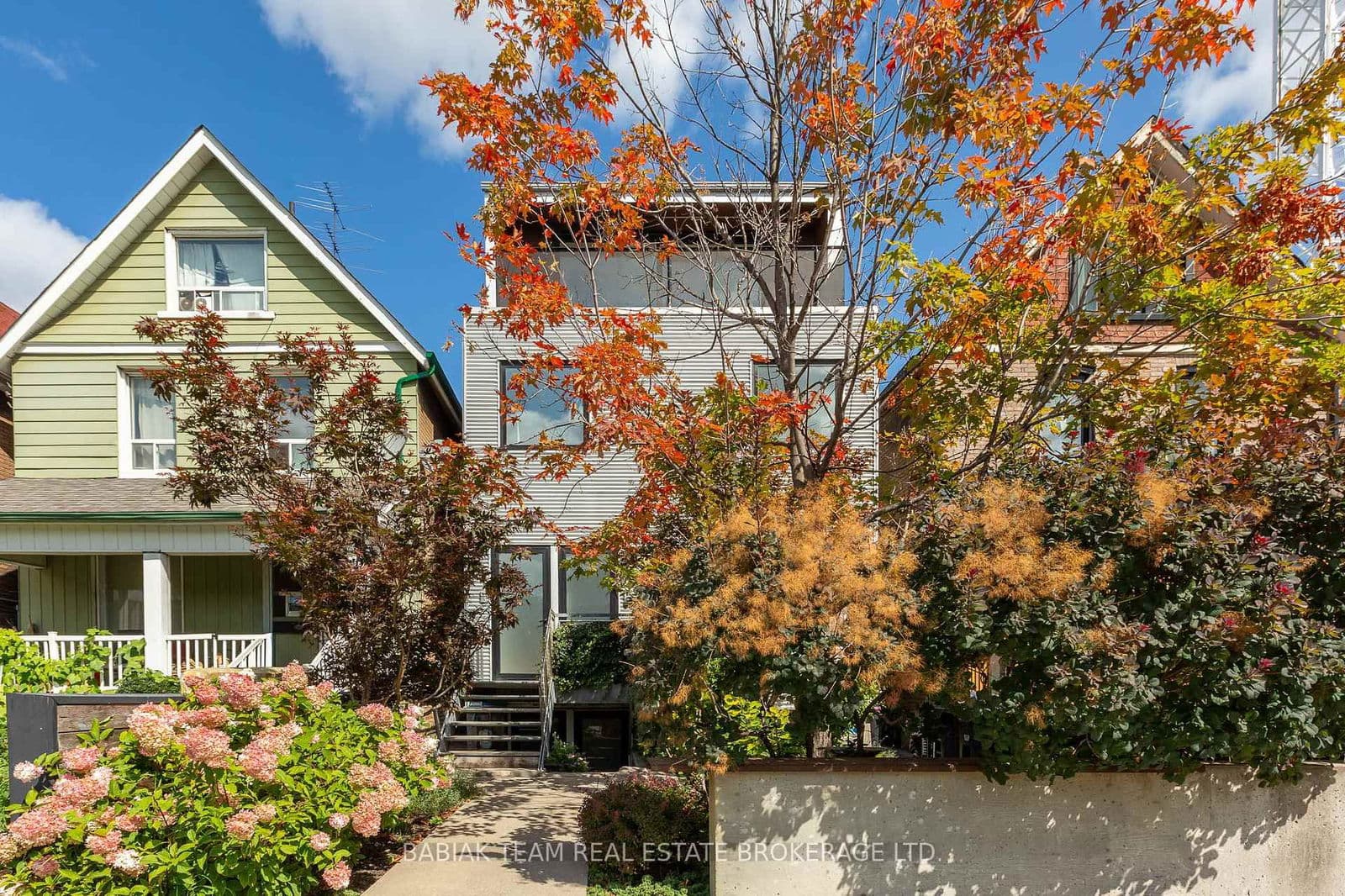 3212 Dundas Street W, Unit 201