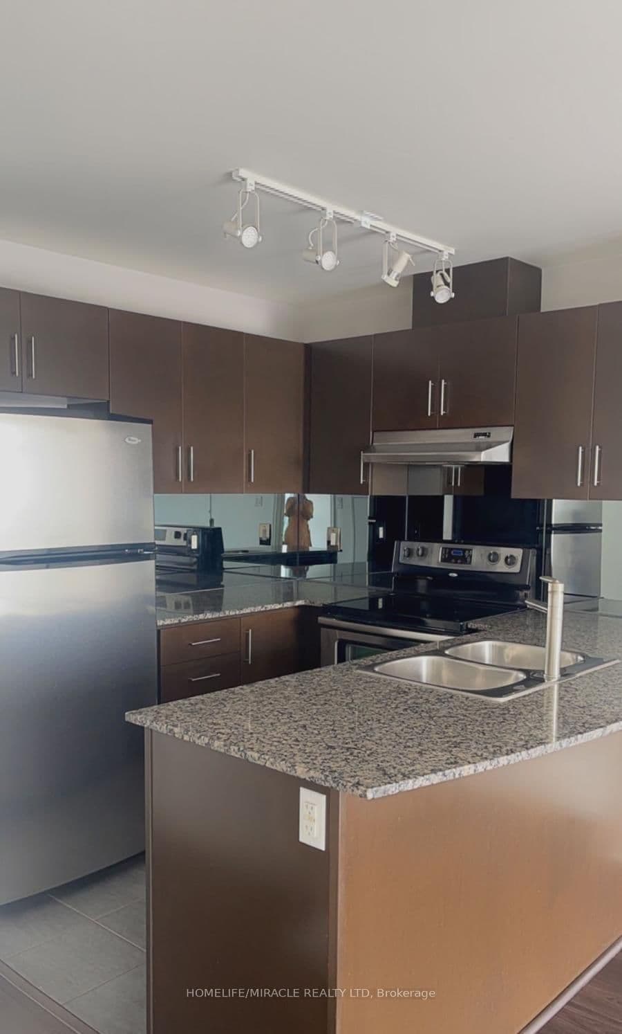 9 George St N Street, Unit 2506