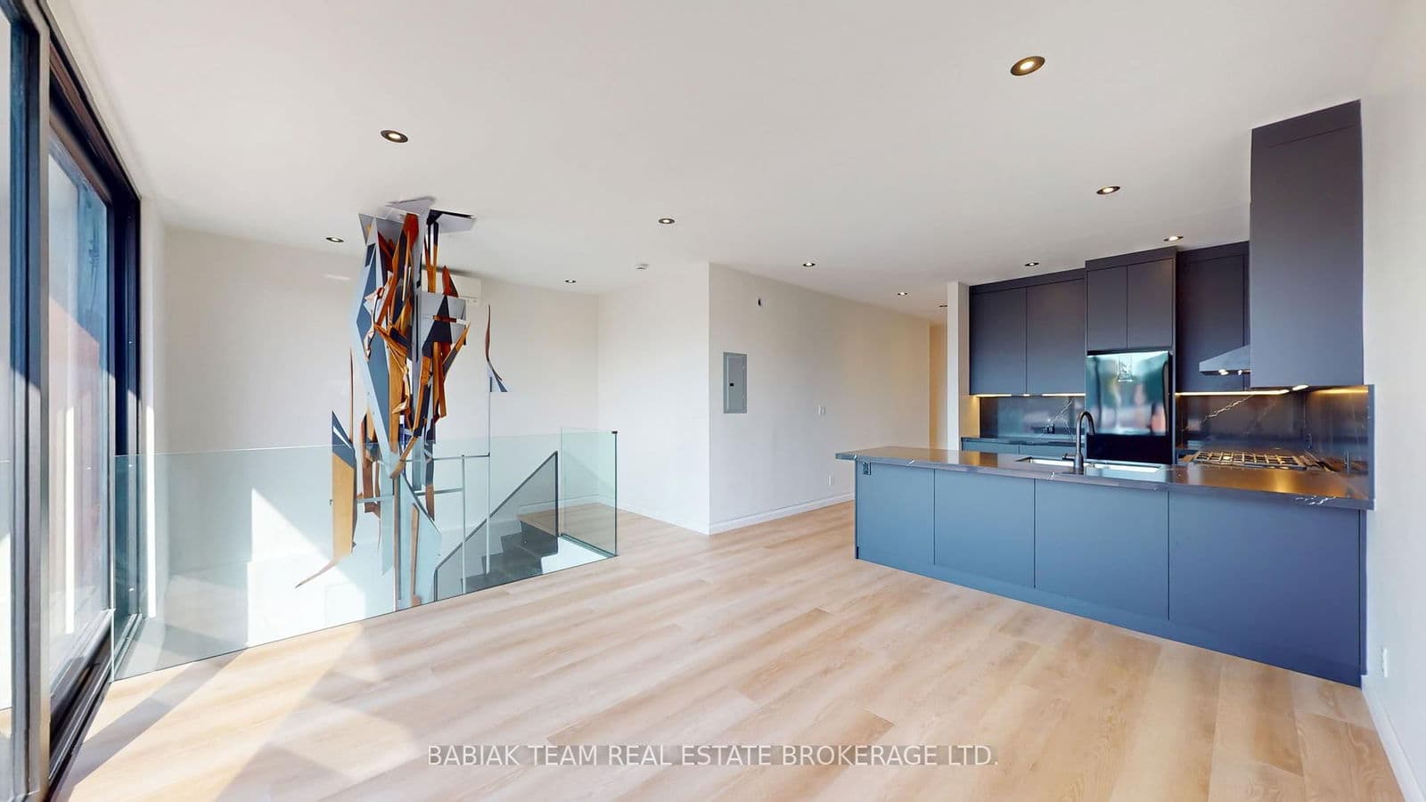 3212 Dundas Street W, Unit 301