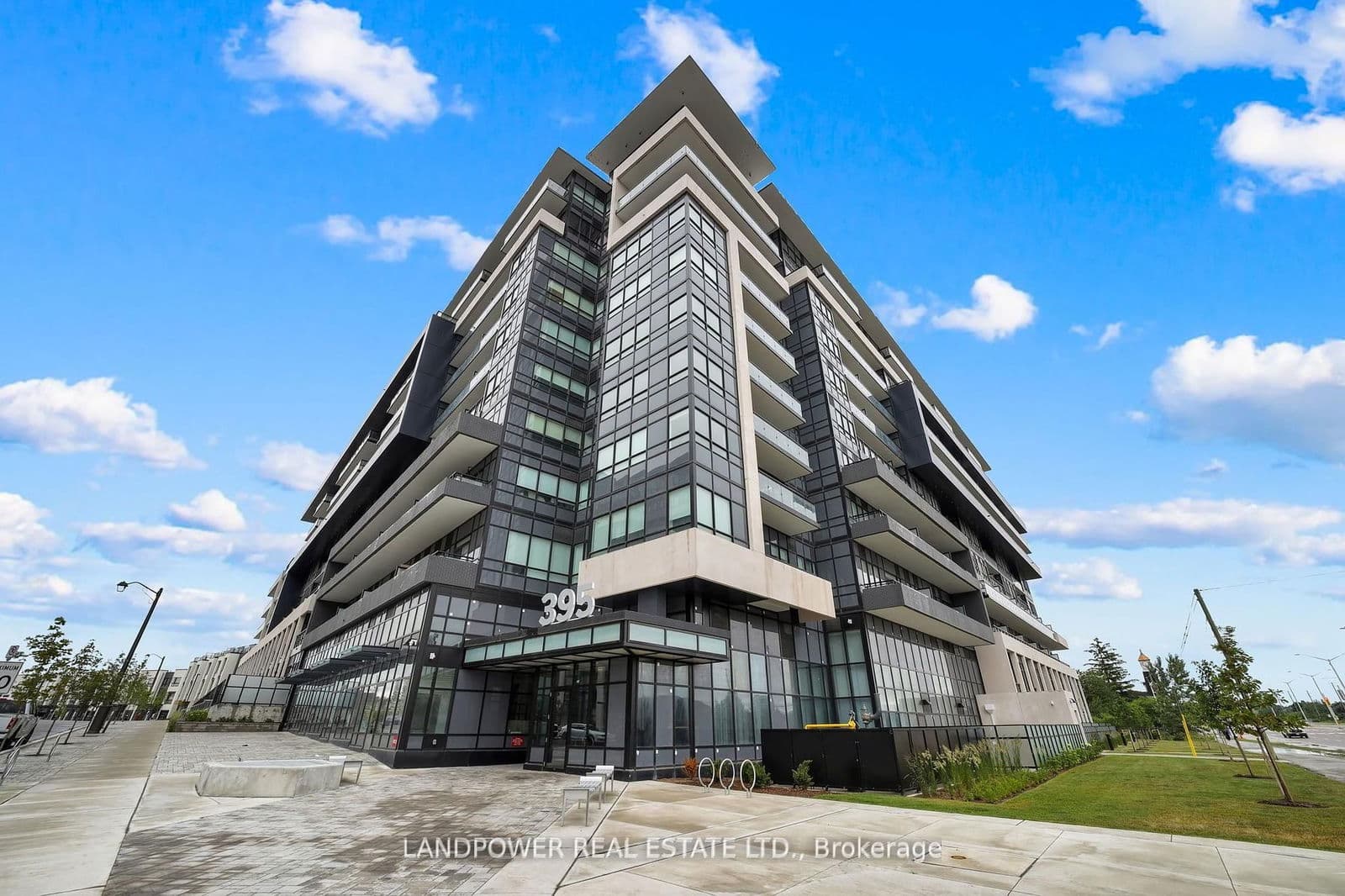 395 Dundas Street W, Unit 813