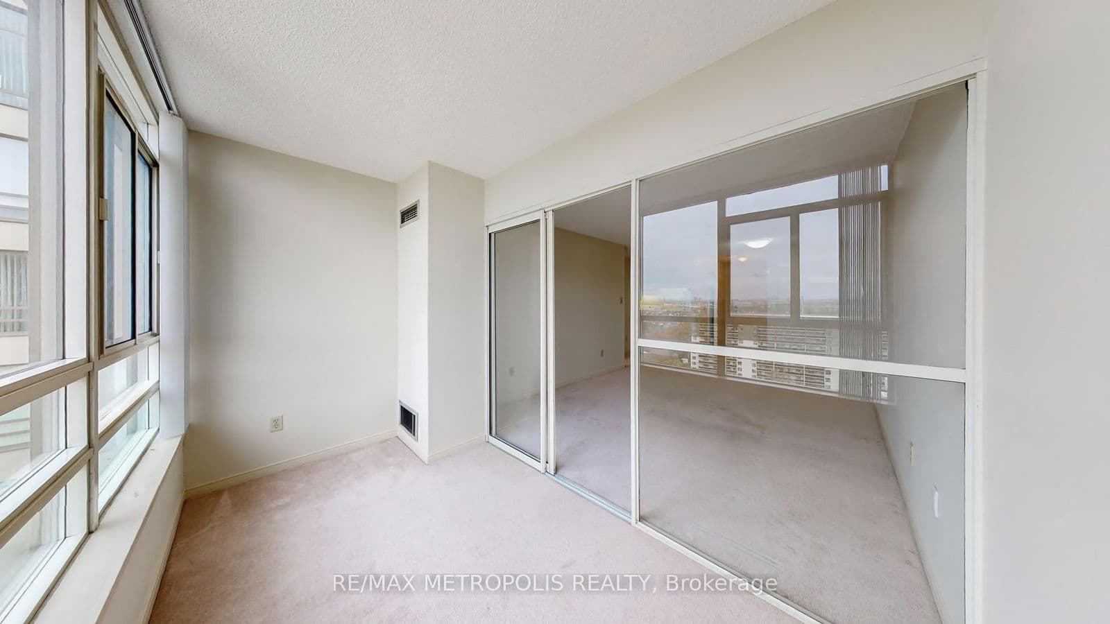 #1709 - 75 King Street E