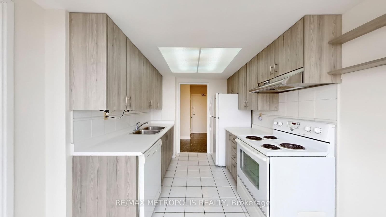 #1512 - 75 King Street E