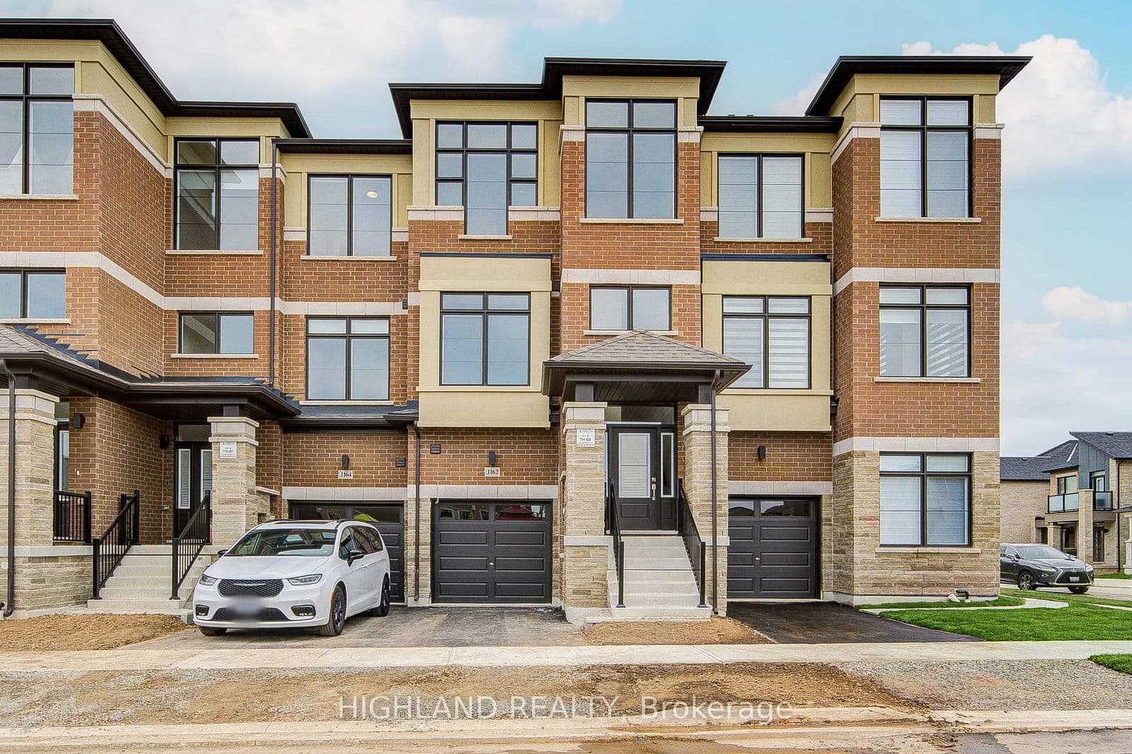 1162 Dartmouth Crescent