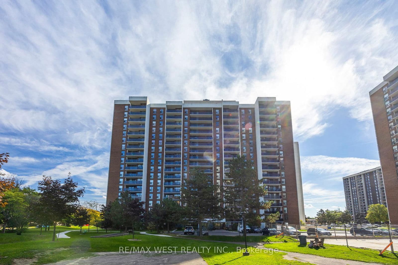 #805 - 21 Knightsbridge Road