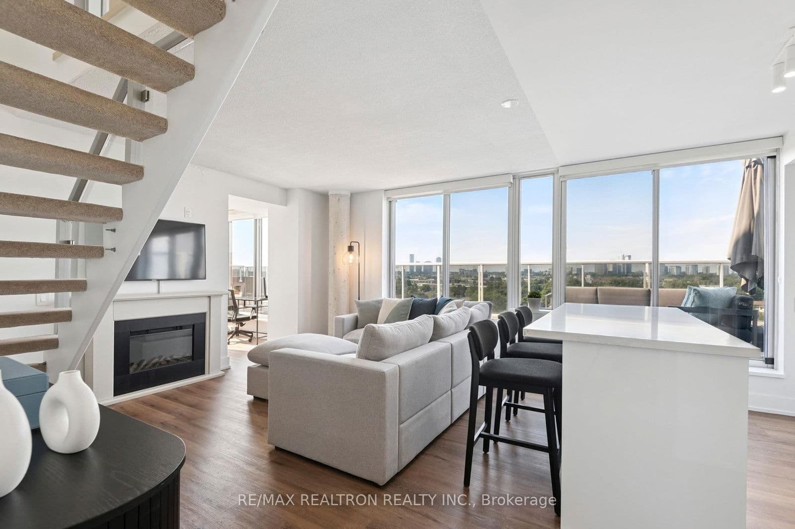 1040 The Queensway Avenue, Unit 901