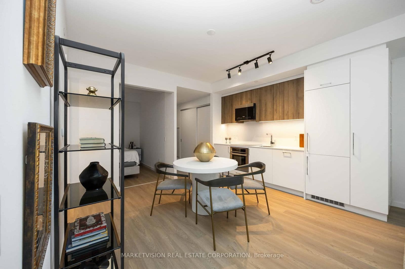 689 The Queensway, Unit 604