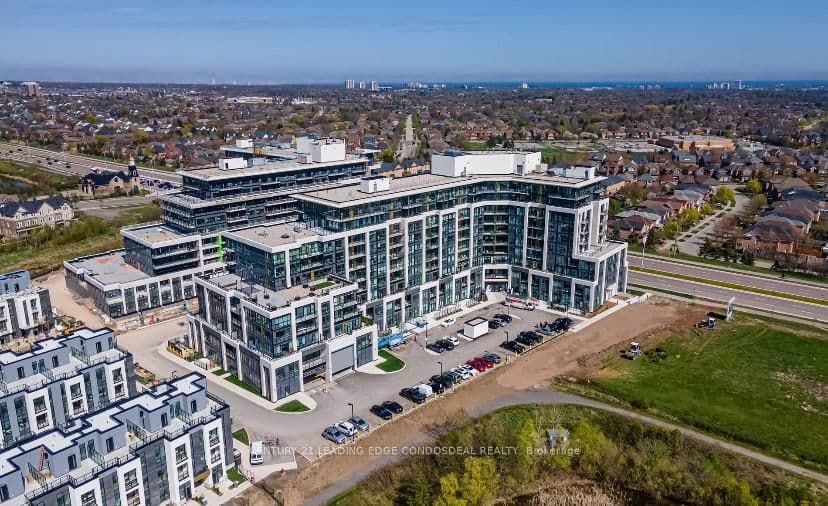 395 Dundas Street W, Unit 524