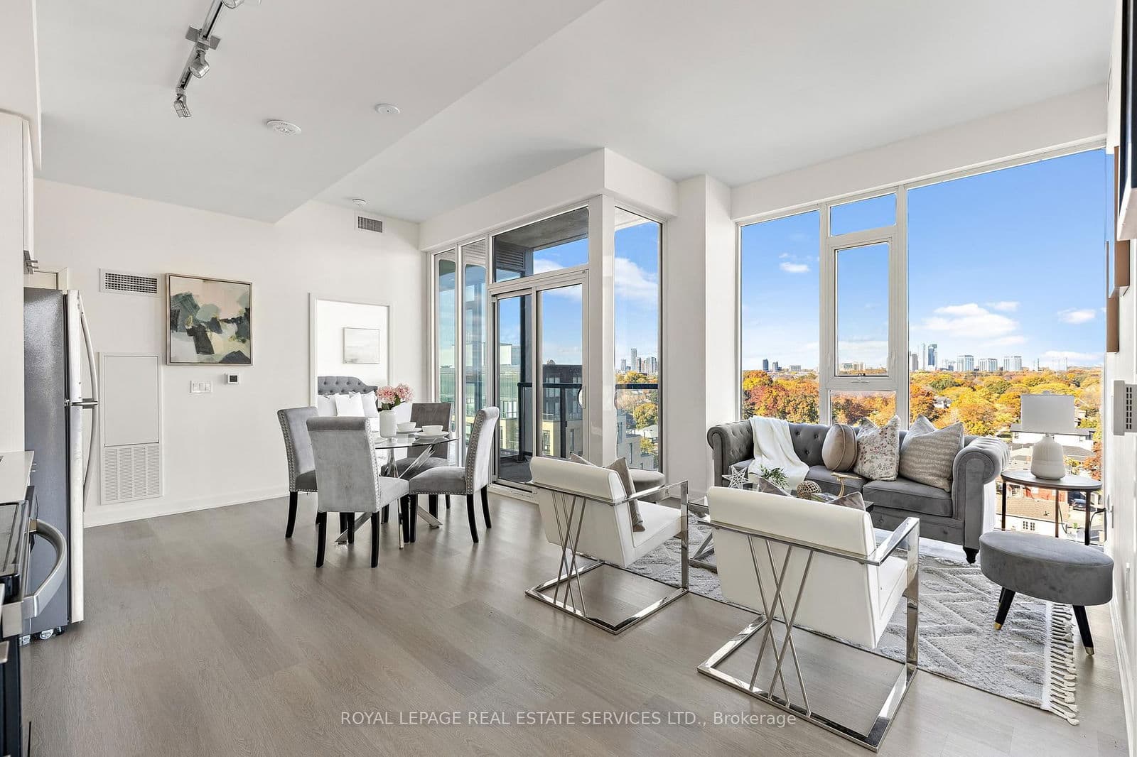 859 The Queensway, Unit 820