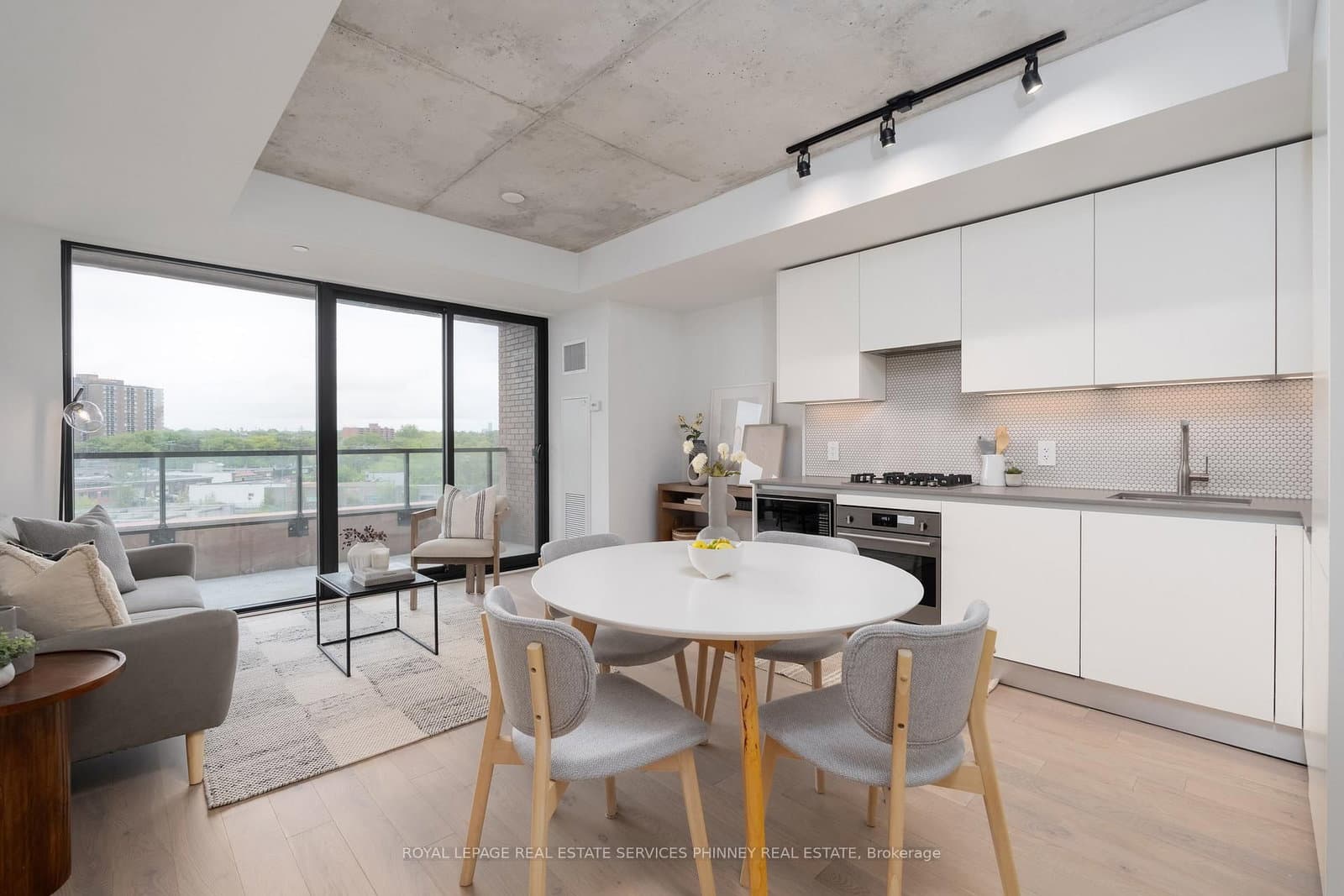 2720 Dundas Street W, Unit 515