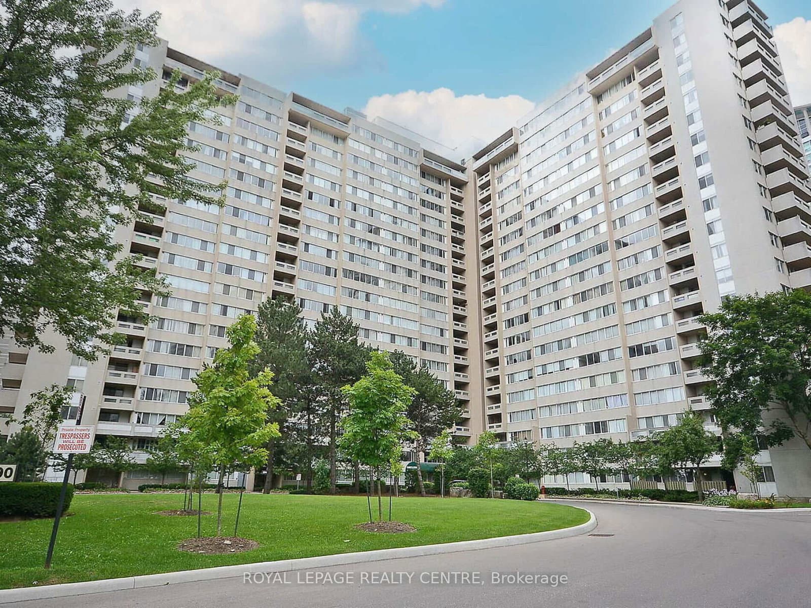 #1604 - 3590 W Kaneff Crescent