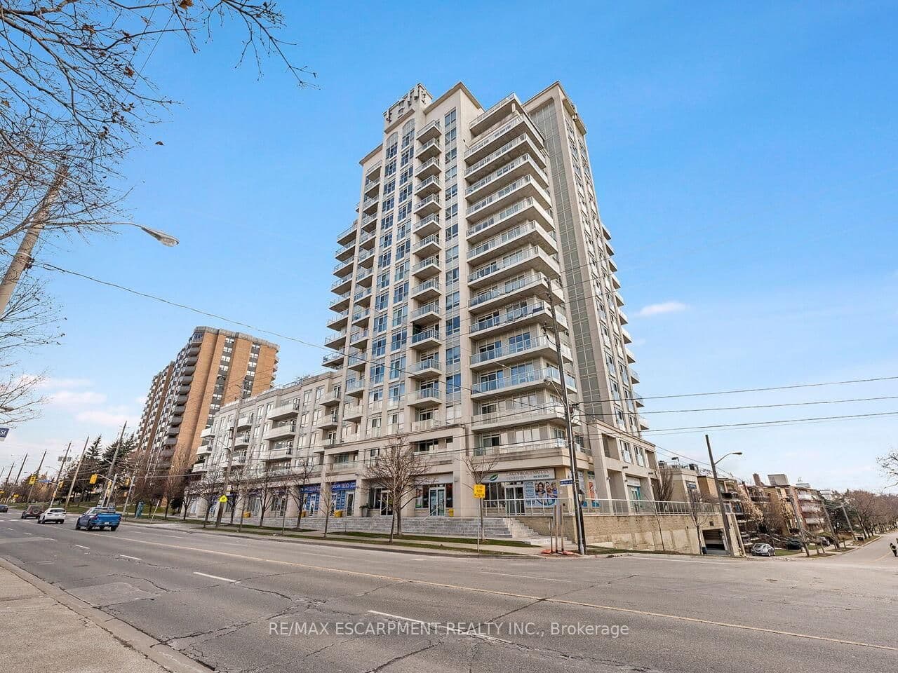 3865 Lake Shore Boulevard W, Unit 401